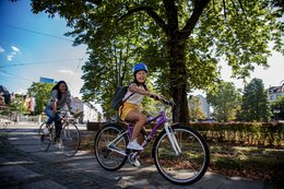 Frau auf Fahrrad